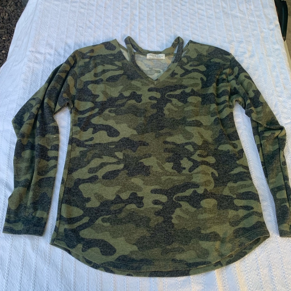 Girls soft long sleeve neck cut out 10/12